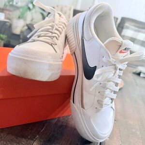 Nike Court Legacy Lift
Women's Shoes size 7.5